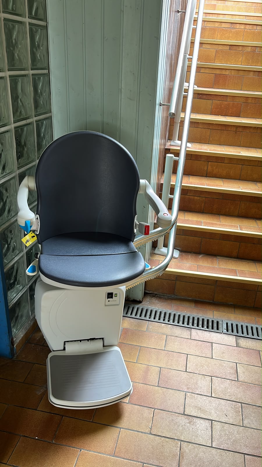 Eingebauter Treppenlift bei Kunde